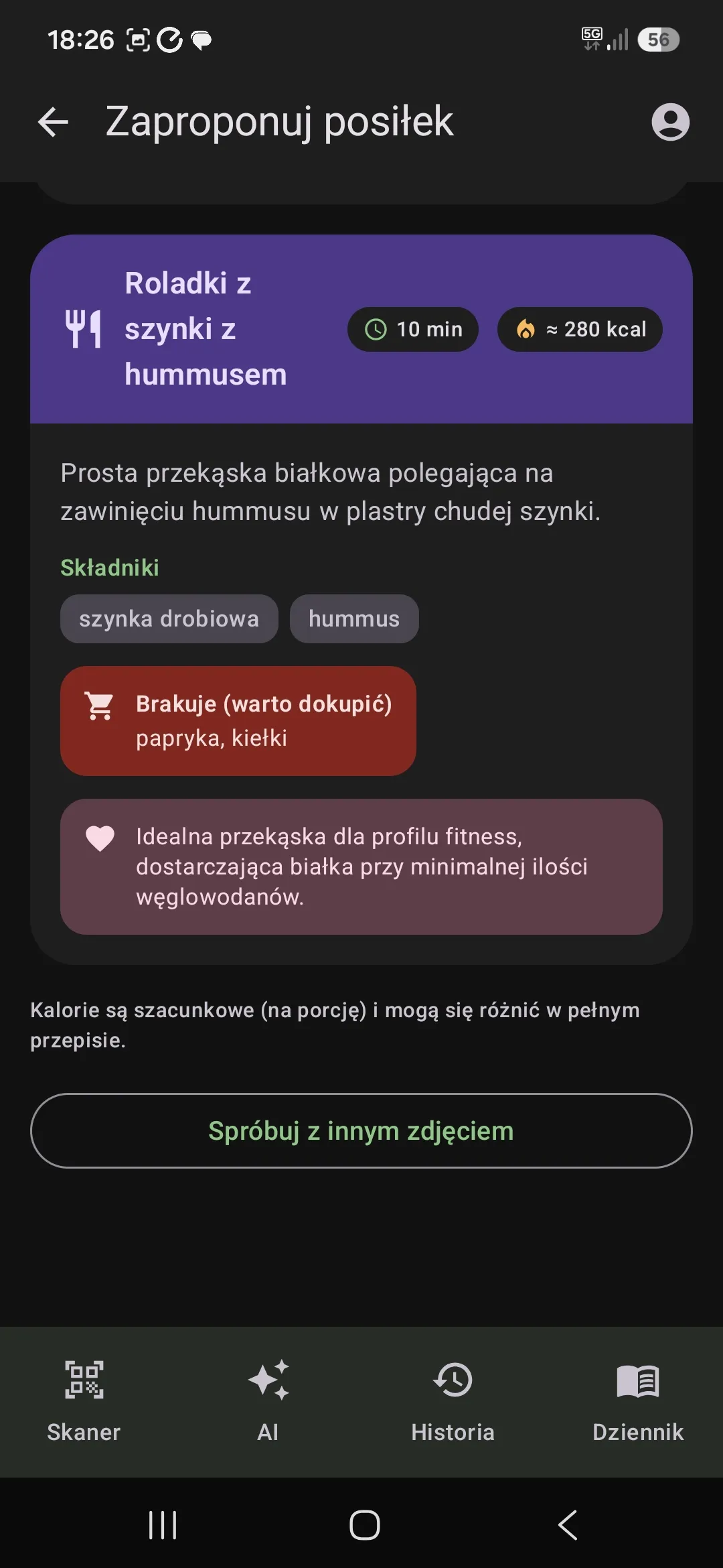 Propozycja posiłku z szacowanymi kaloriami i listą brakujących składników